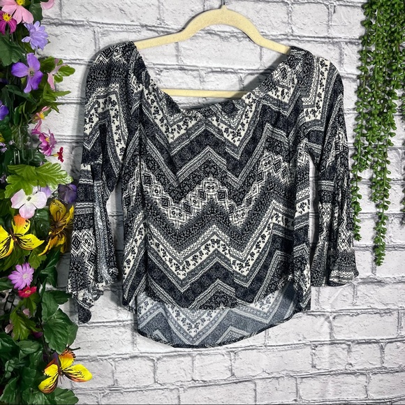 [🌼3/$30🌼Solemio Abstract Printed Flutter Sleeve Blouse Size Small - Picture 8 of 14